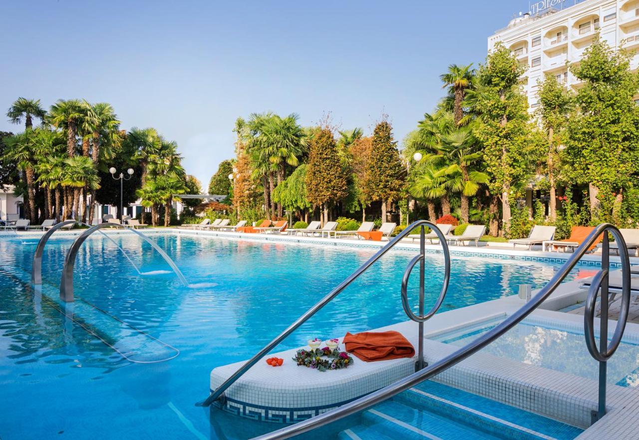 Grand Hotel Trieste & Victoria Abano Terme Luaran gambar The swimming pool at the hotel