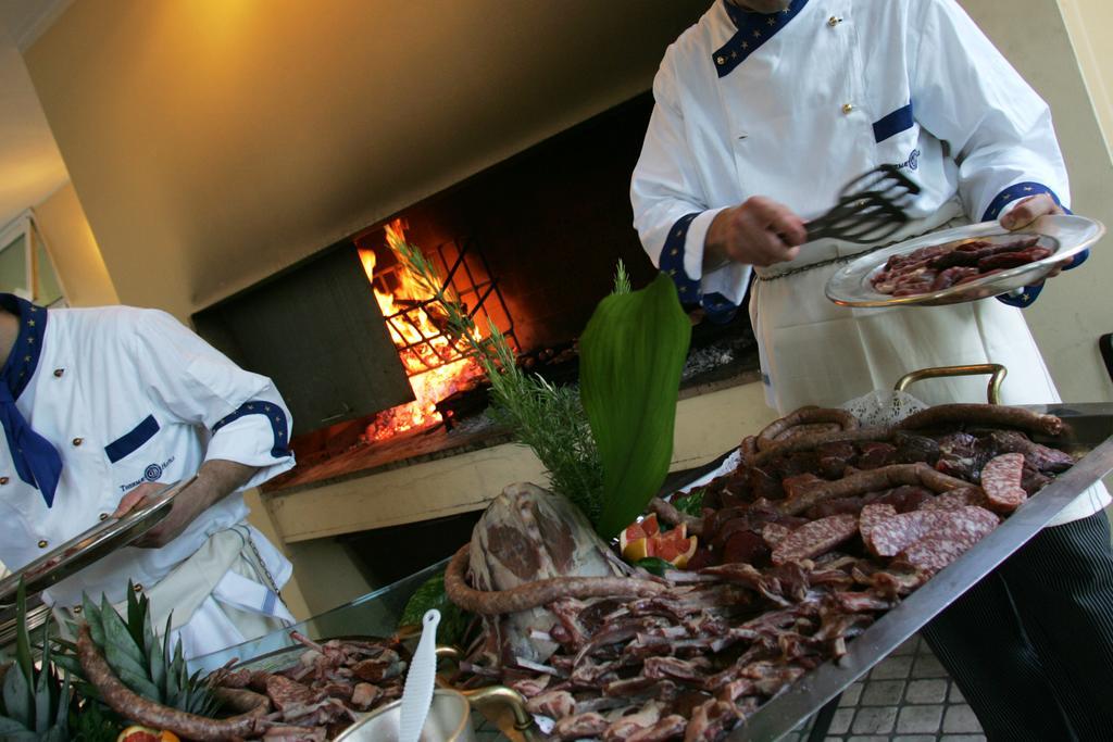 Grand Hotel Trieste & Victoria Abano Terme Luaran gambar Brazilian barbecue