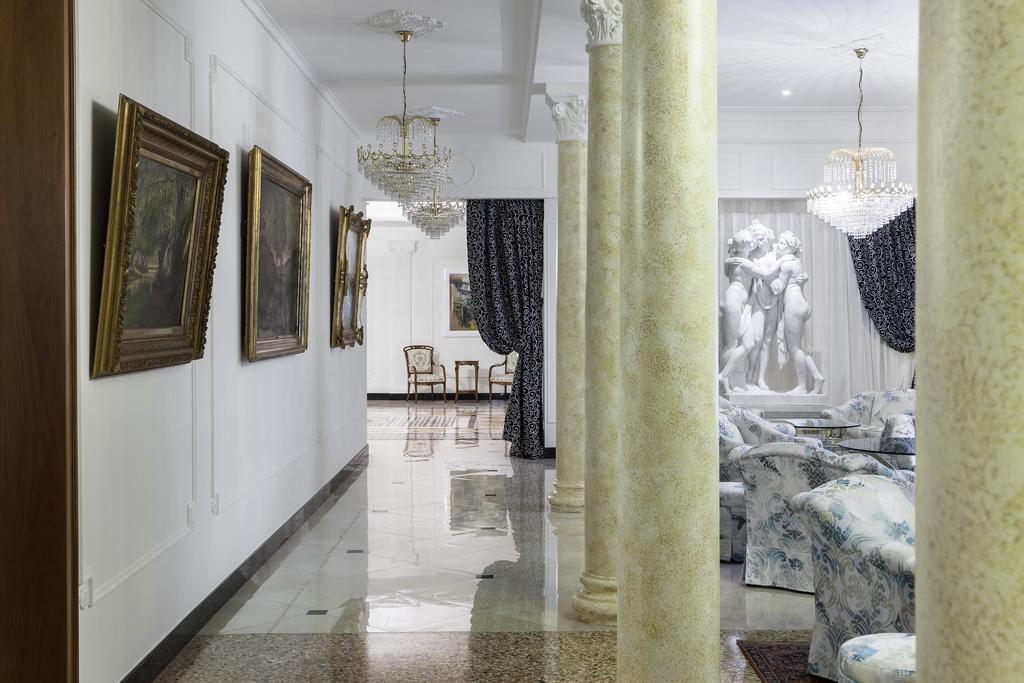 Grand Hotel Trieste & Victoria Abano Terme Luaran gambar Interior of the museum